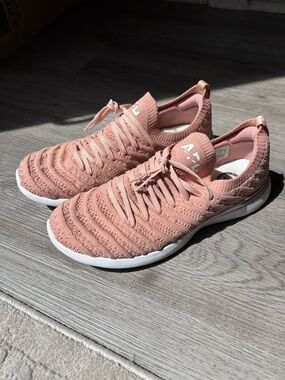 APL TechLoom Wave Simply Rose Sneakers Size 8.5 Excellent
